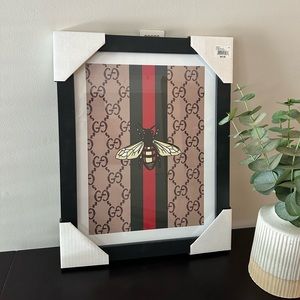 🐝Gucci bee glass framed wall art-NWT